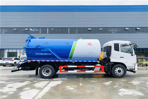 湖北程力新款環(huán)衛(wèi)利器淬火出爐，國六東風(fēng)吸污車速來圍觀！