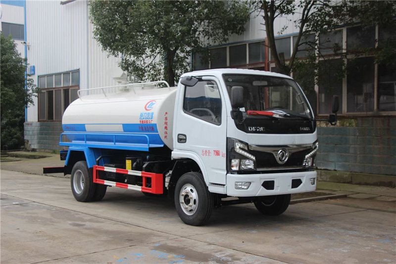 東風(fēng)小多利卡吸糞車采用國內(nèi)技術(shù)領(lǐng)先的吸糞車真空泵