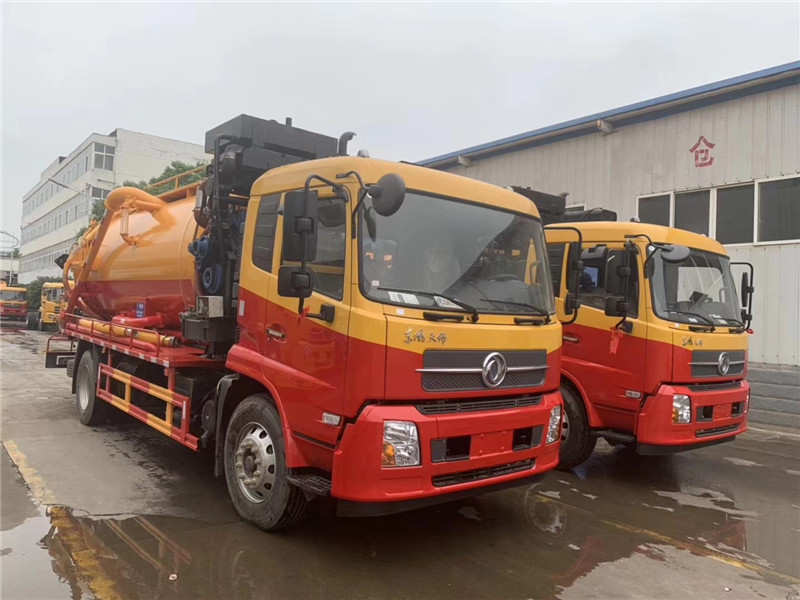 東風(fēng)天龍清洗吸污車適用于收集運(yùn)輸糞便、泥漿、原油等液體物質(zhì)