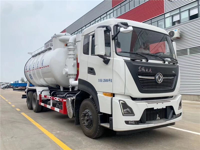 東風(fēng)小多利卡清洗吸污車采用東風(fēng)公司底盤，一款真正的專業(yè)清洗吸污車