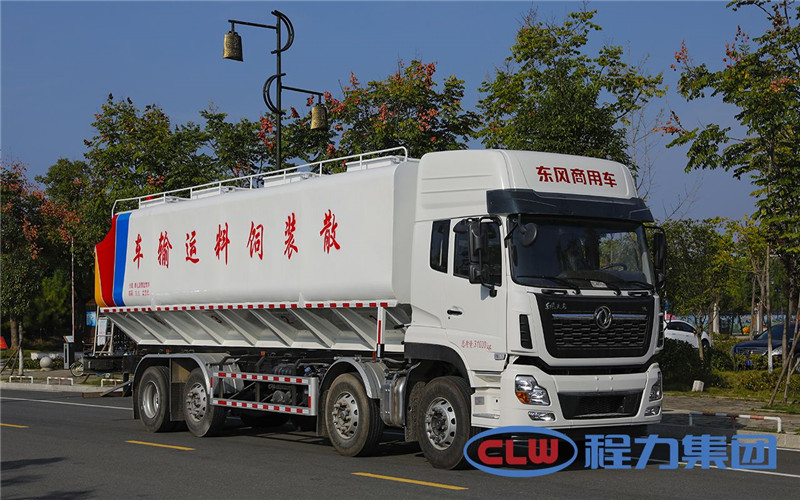 東風天錦三軸散裝飼料運輸車結構簡單，操作方便靈活，易維修保養