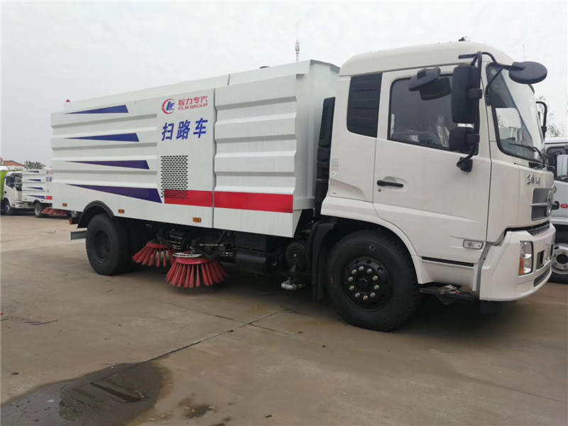 東風(fēng)天錦KS版洗掃車清洗效率高效果好，性價(jià)比極高