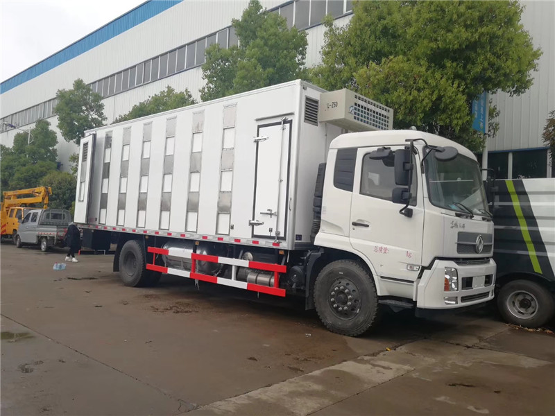 東風(fēng)天龍散裝飼料運輸車可做到減少損失，保證質(zhì)量，避免人為污染