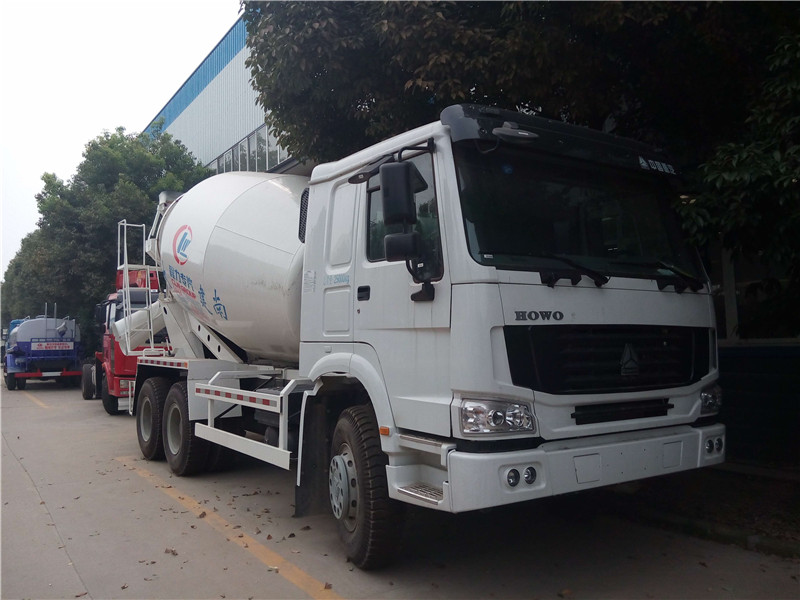 東風(fēng)華神8方混凝土攪拌車用料扎實(shí)厚道，做工處理精細(xì)，價格實(shí)在