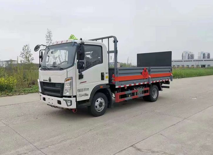 重汽豪沃危險品氣瓶廂式車
