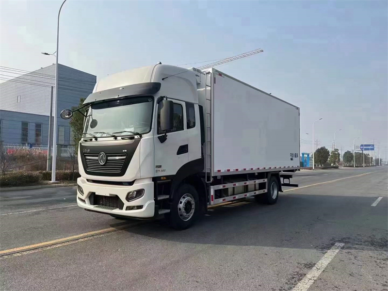 東風天錦KR高頂雙臥6.8米冷藏車