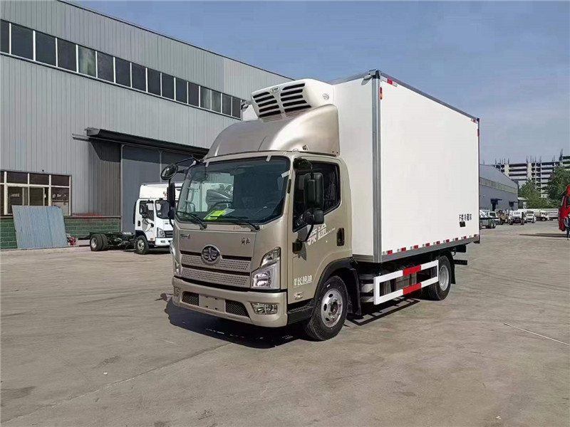 藍牌解放寬體領途冷藏車 