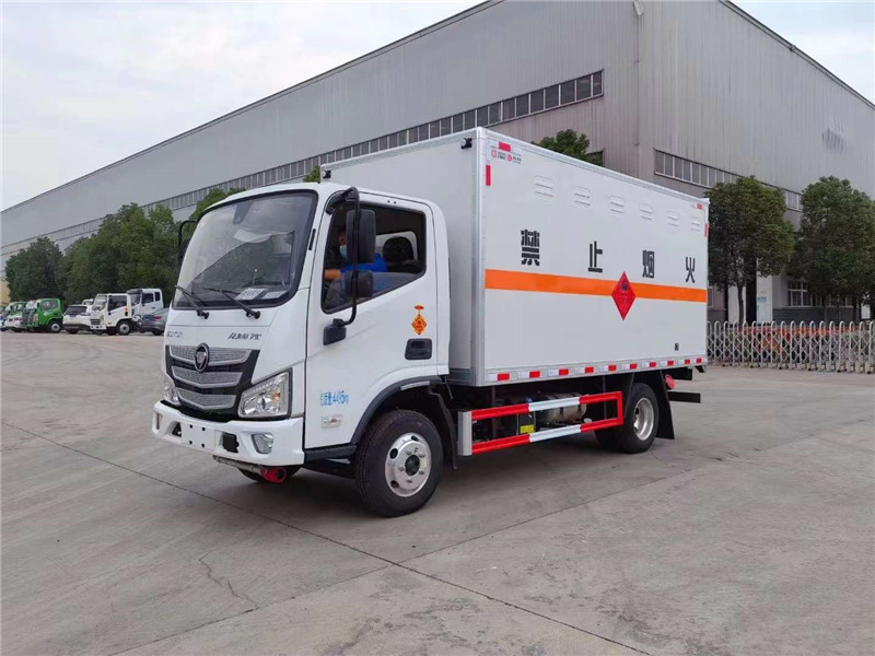 福田4.15米危險(xiǎn)品廂式車