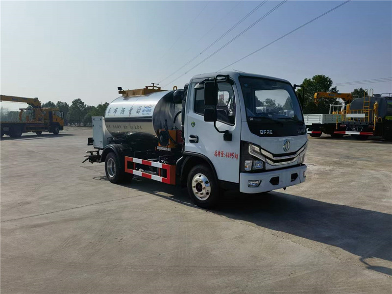 藍牌3方多利卡瀝青灑布車