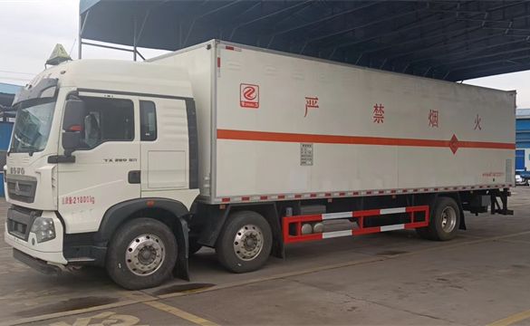 9.5米重汽豪沃煙花爆竹運輸車湖南包上戶