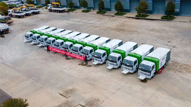 2023年程力高端環衛掃路車出口巴基斯坦
