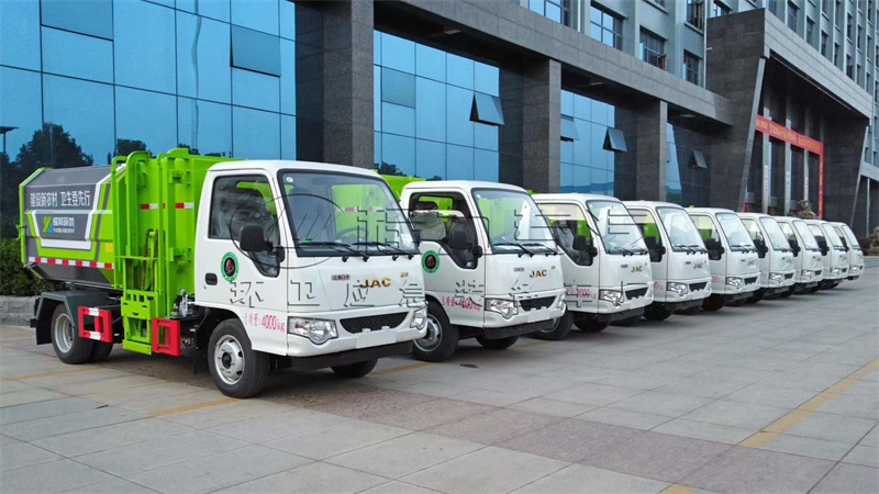 江淮側裝掛桶壓縮垃圾車批量發往廣東